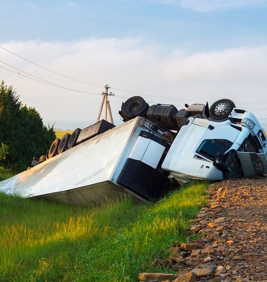 What to do after a truck accident in Georgia: a driver photographs damage at the scene of an 18-wheeler crash