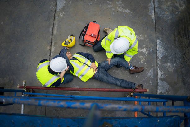 Construction accident workers' comp or lawsuit decision for an injured Atlanta jobsite worker